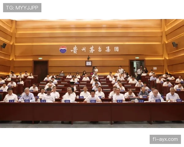 黄潜攻防兼备显韧性，流畅配合彰显竞争力提升