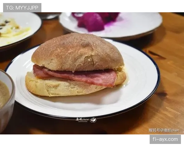 阿尔瓦雷斯又晒早餐，单盘价格顶我一个月房租